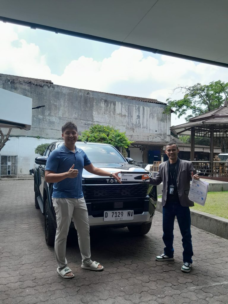 Serah terima unit Toyota